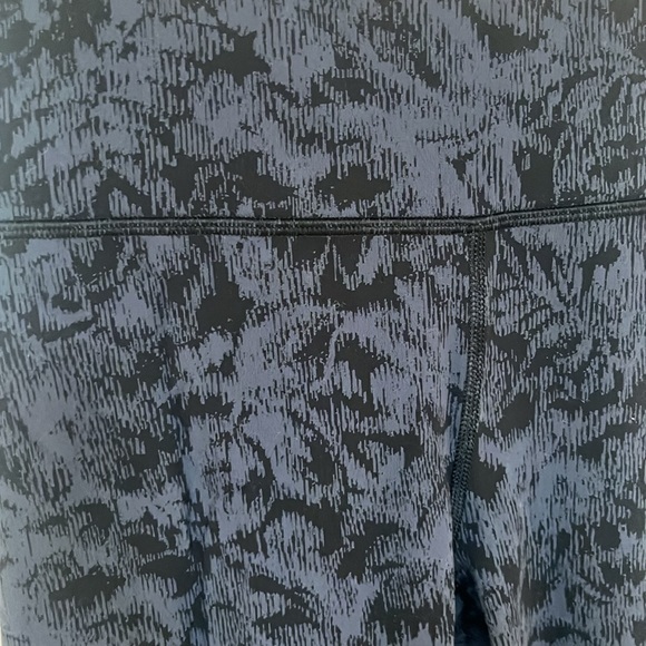 Athleta Elation Textured Tight size small - Picture 2 of 4